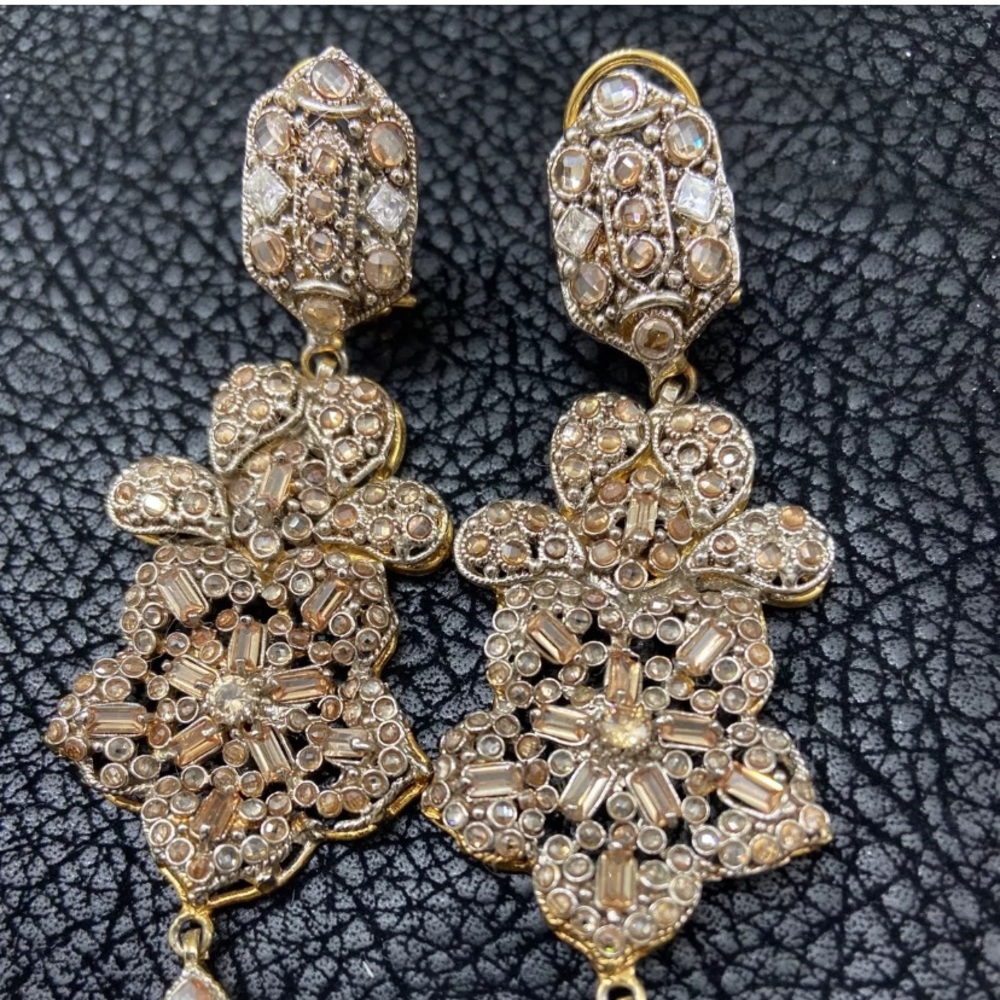 Beautiful Antique Earring.Stone Color Champagne.